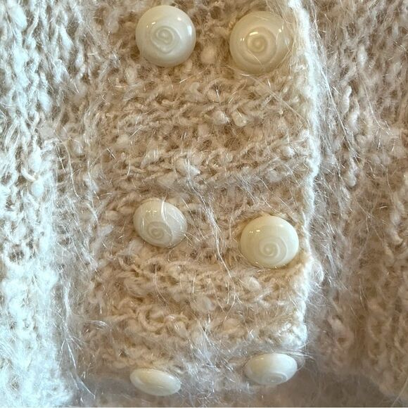 80s vintage cream mohair knit cropped cardigan with appliqué ribbon detail - Picture 5 of 10